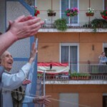 Momento de aplausos en Granada en estado de alerta por el coronavirus.