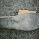 Serie "Caminados", fotografias de calzado encontrado en diversos lugares.