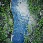 Serie "Caminados", fotografias de calzado encontrado en diversos lugares.