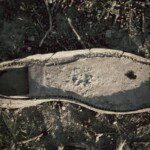 Serie "Caminados", fotografias de calzado encontrado en diversos lugares.