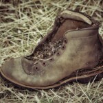 Serie "Caminados", fotografias de calzado encontrado en diversos lugares.