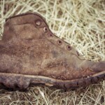 Serie "Caminados", fotografias de calzado encontrado en diversos lugares.