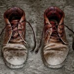 Serie "Caminados", fotografias de calzado encontrado en diversos lugares.