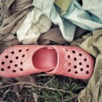 Serie "Caminados", fotografias de calzado encontrado en diversos lugares.