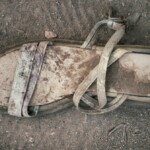 Serie "Caminados", fotografias de calzado encontrado en diversos lugares.