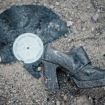 Serie "Caminados", fotografias de calzado encontrado en diversos lugares.