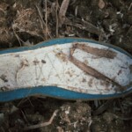 Serie "Caminados", fotografias de calzado encontrado en diversos lugares.